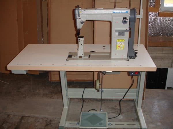 Machine à coudre industrielle Highlead à Poteau GC 24018-A – Image 2