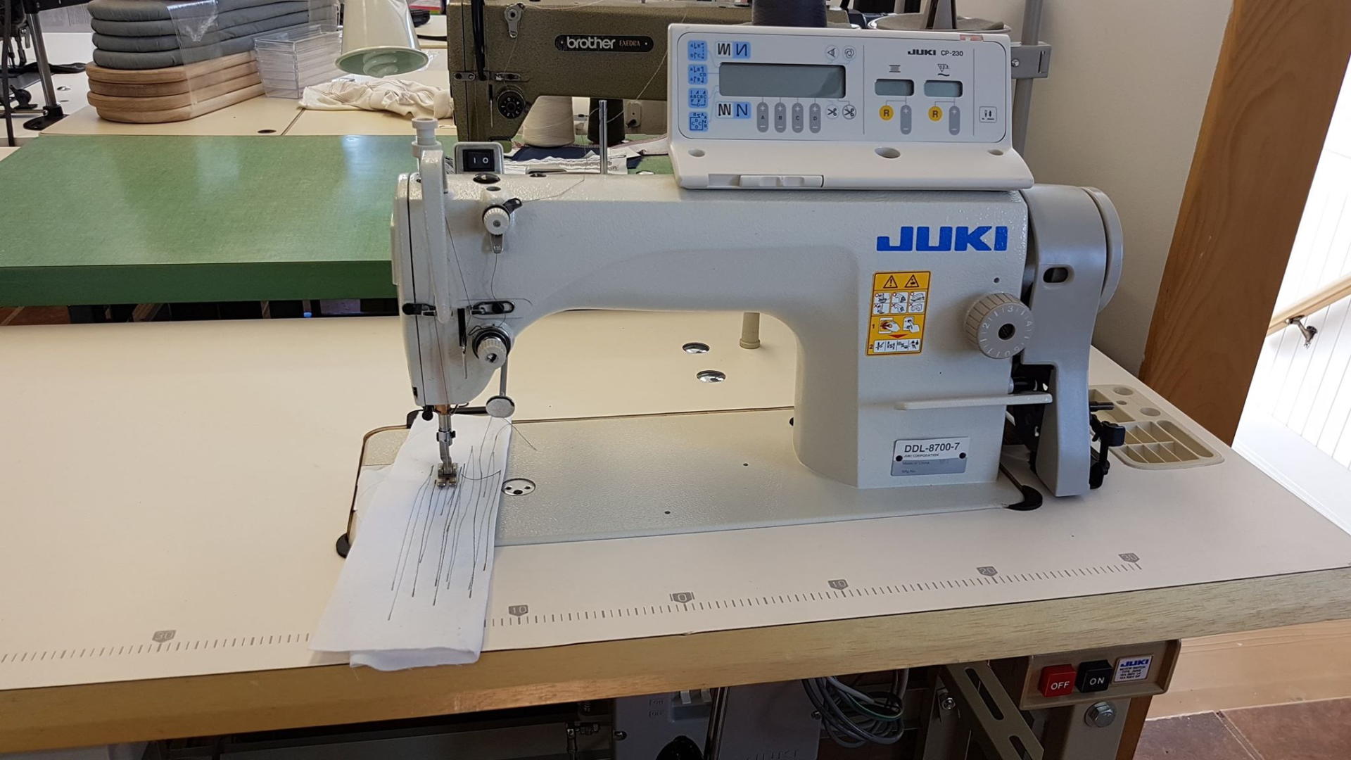 Machine à coudre industrielle Juki DDL-8700-7, Plaine électronique, coupe  fils