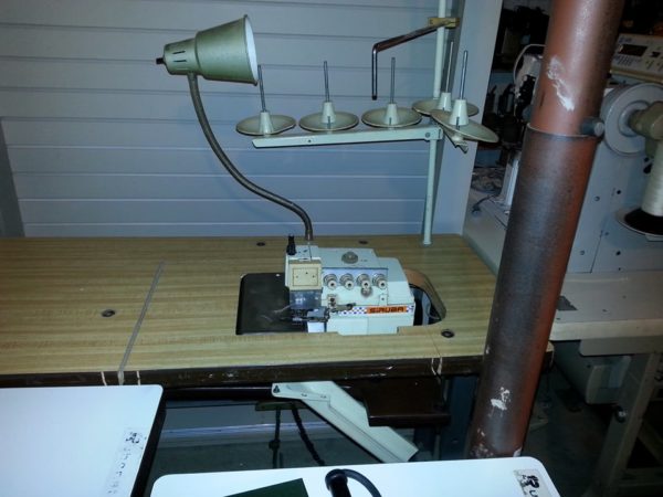 Machine à coudre industrielle Surjeteuse Siruba 5 fils